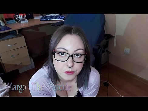 ❤️ Moza sexy con lentes chupa un consolador profundamente ante a cámara ❤️ Vídeo porno na pornografía gl.sex00.top ❌️❤