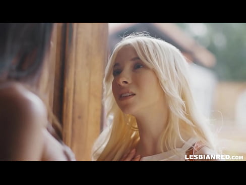 ❤️ A nena chega a casa uns meses despois e acaba comendo o coño da súa madrastra ❤️ Vídeo porno na pornografía gl.sex00.top ❌️❤